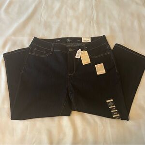 St Johns Bay dark wash blue Jean Capris size 14 NWT